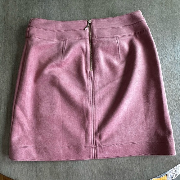 White House Black Market Blush Mini Skirt - Picture 8 of 9